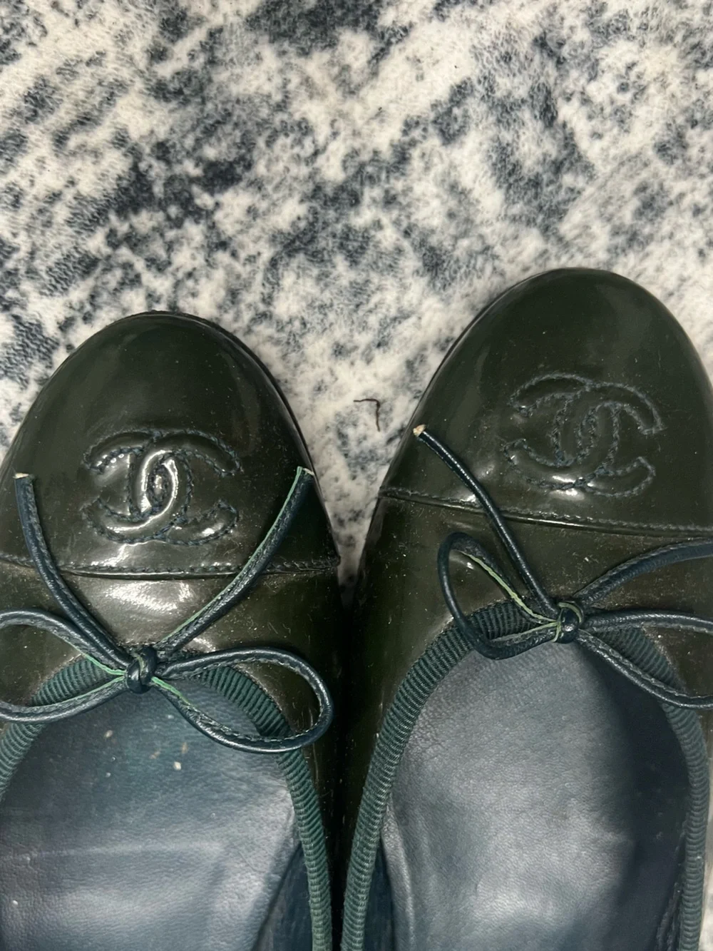 CHANEL Dark Green Patent Leather Ballet Flats with CC Toe